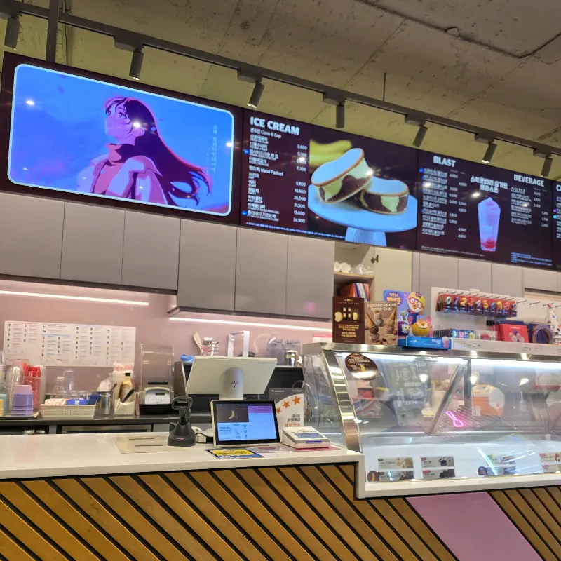 다양한 메뉴를 보기 쉽게 보여주는 메뉴판