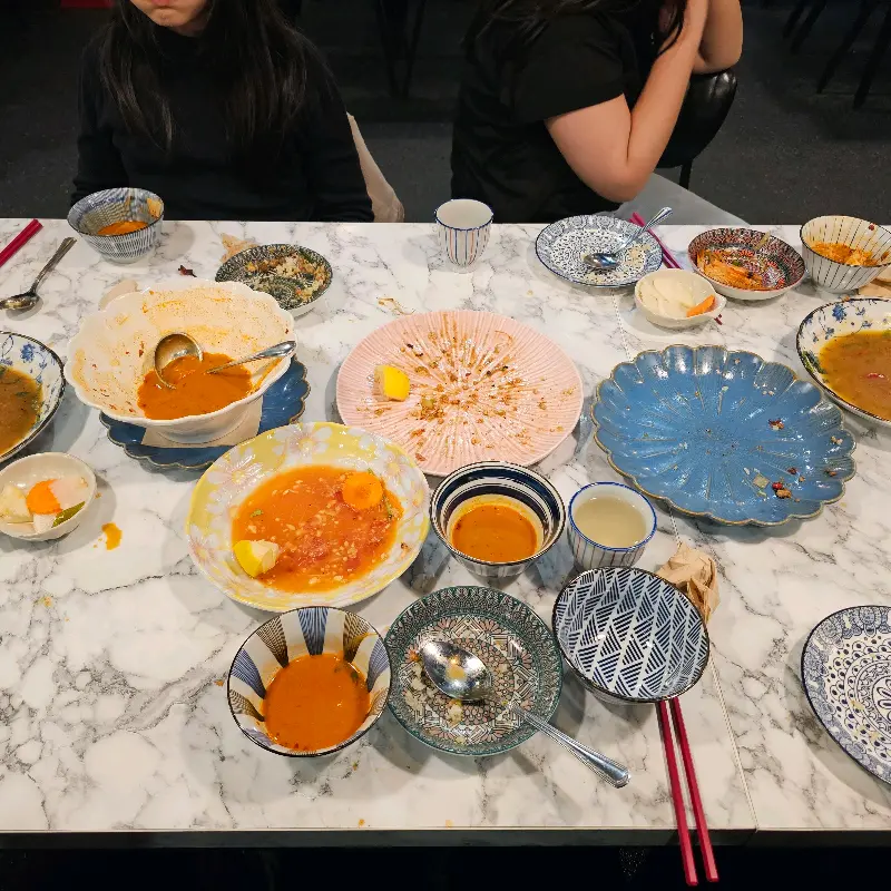 깔끔하게 비운 식탁