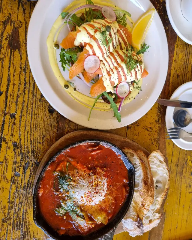 샥슈카와 오픈 샌드위치