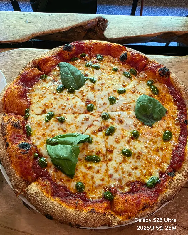 마르게리따 피자의 클로즈업