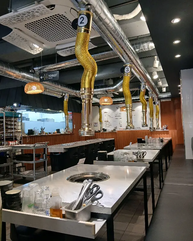 깔끔한 매장 내부