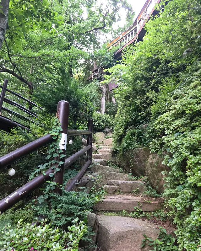 테라스바베큐키친으로 향하는 계단