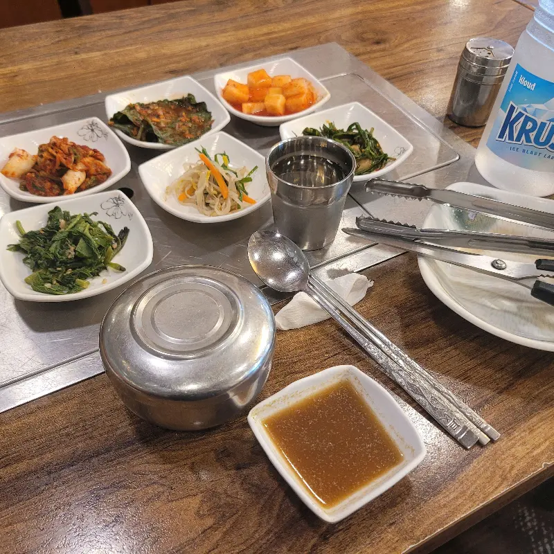 정갈하게 차려진 밑반찬