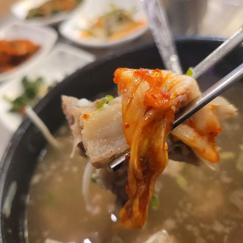 김치와 함께 즐기는 갈비