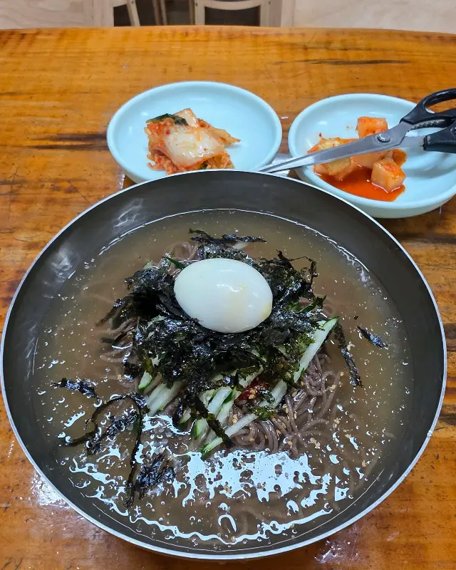 살얼음이 동동 뜬 시원한 막국수