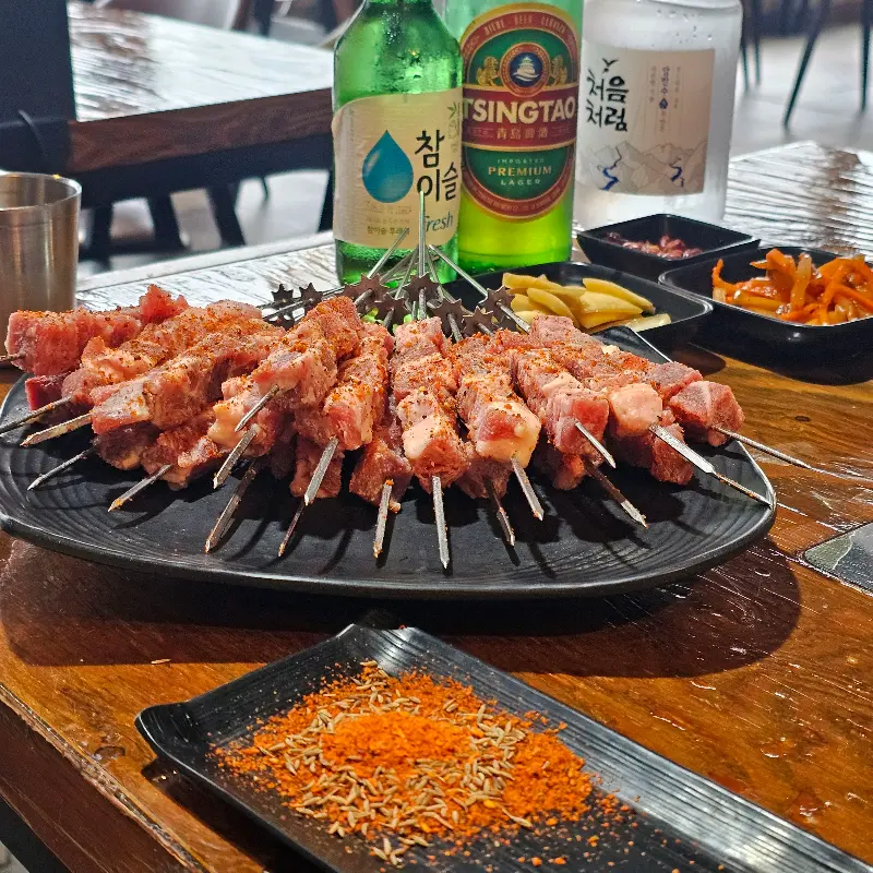 쯔란이 뿌려진 양꼬치