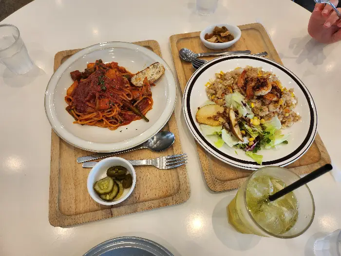 새우 볶음밥과 파스타