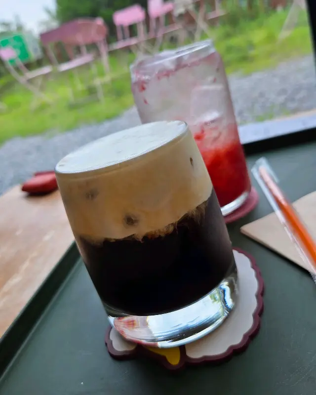 옥수수 슈페너와 딸기 에이드