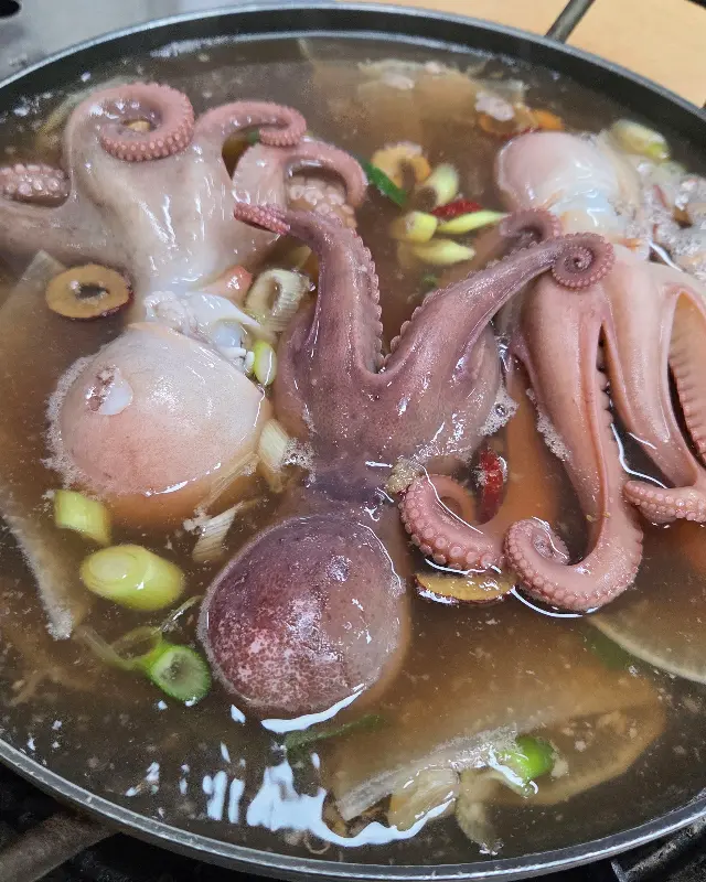 문어의 풍미가 가득한 연포탕