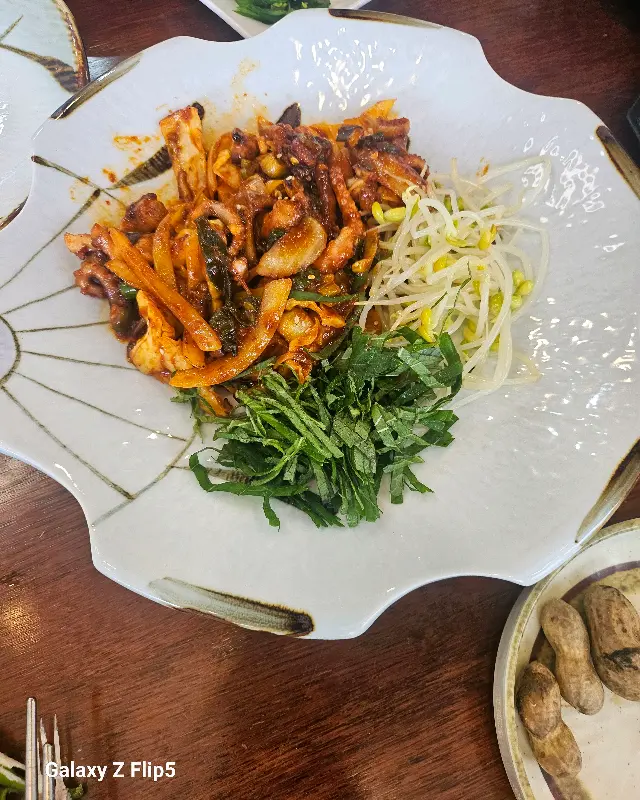 해녀집 전복죽의 낚지볶음