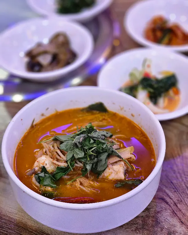 장어탕 속 장어살