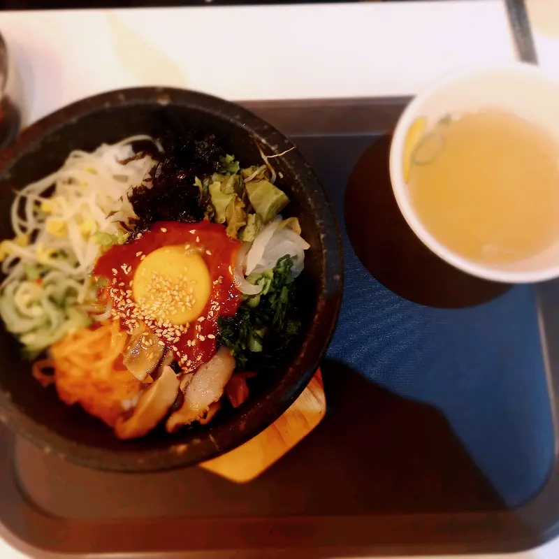 돌솥비빔밥 정식 한상차림