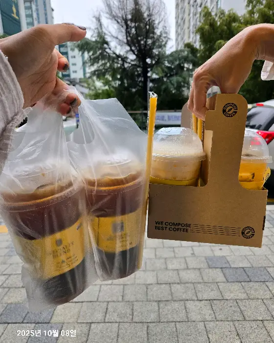 컴포즈커피 테이크아웃 음료