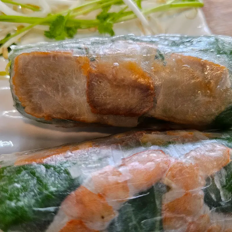 신선한 채소가 가득한 월남쌈