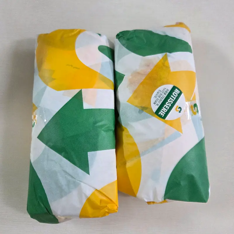 포장된 샌드위치 두 개