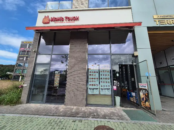 맘스터치 이천마장점 외관