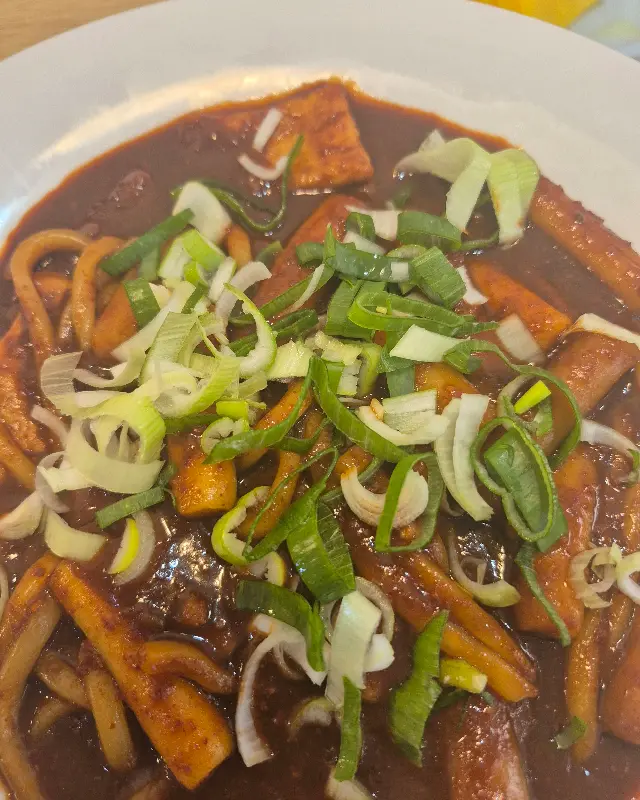 윤기가 흐르는 떡볶이