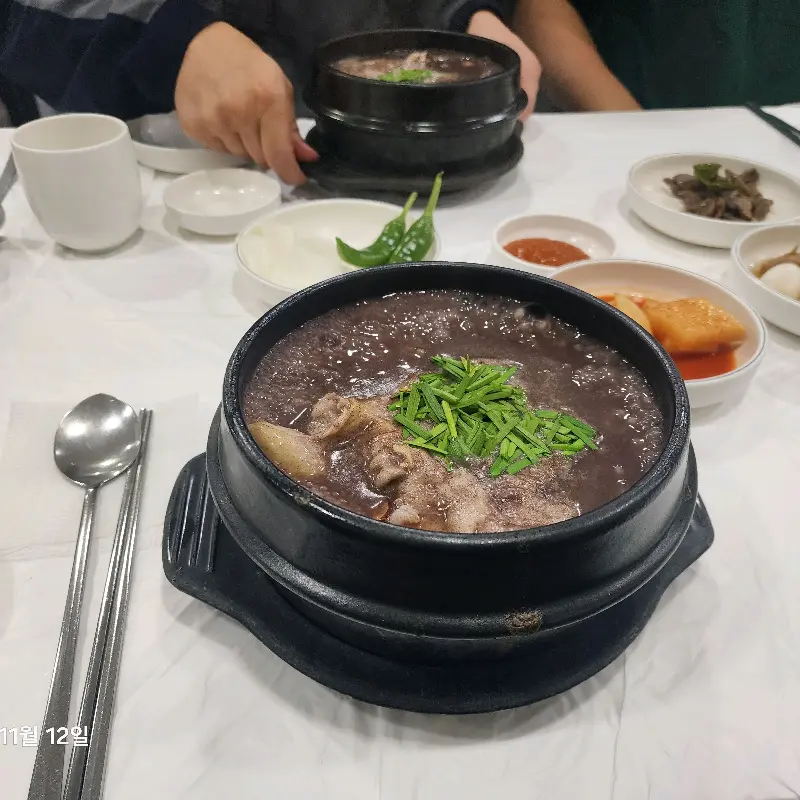 흑미 삼계탕 한 상 차림 전체 모습