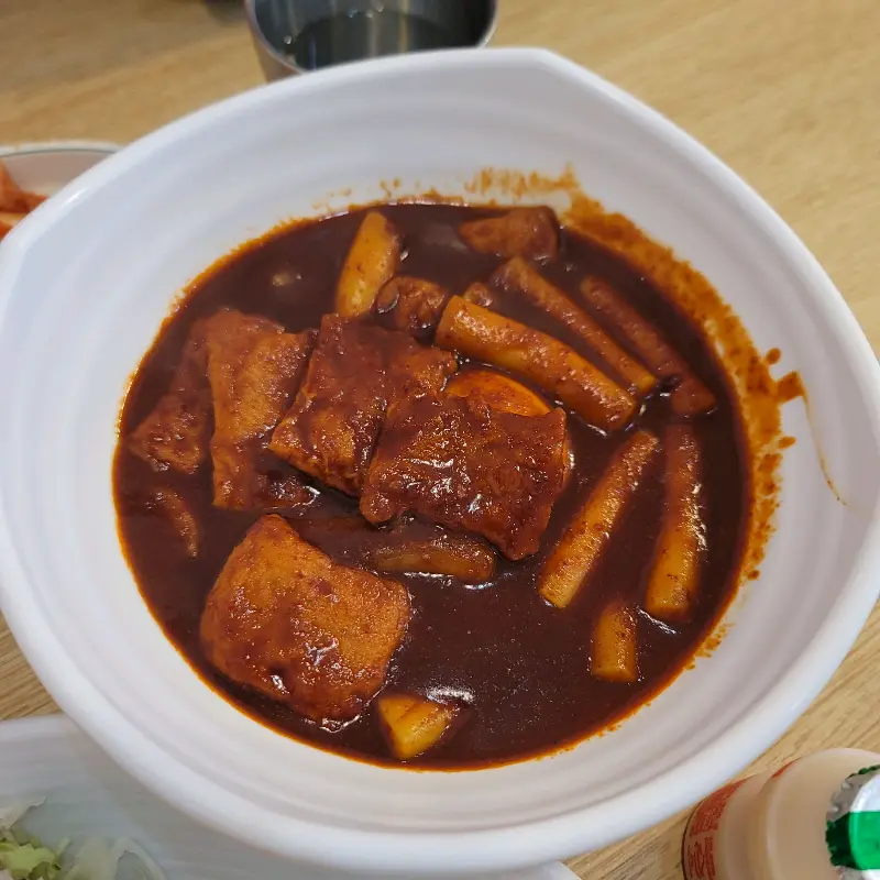 매콤달콤한 떡볶이