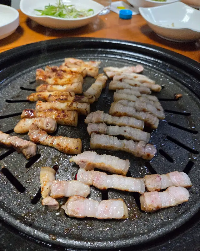 잘 구워진 삼겹살