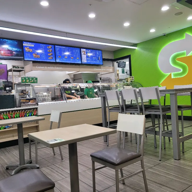 깔끔한 매장 내부