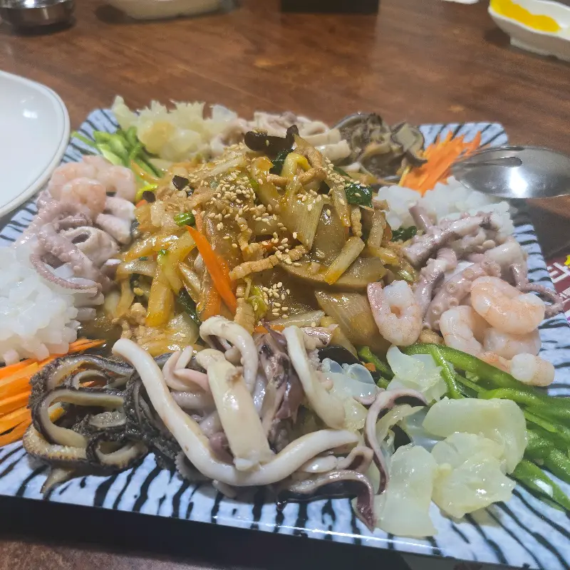 다채로운 재료가 돋보이는 양장피