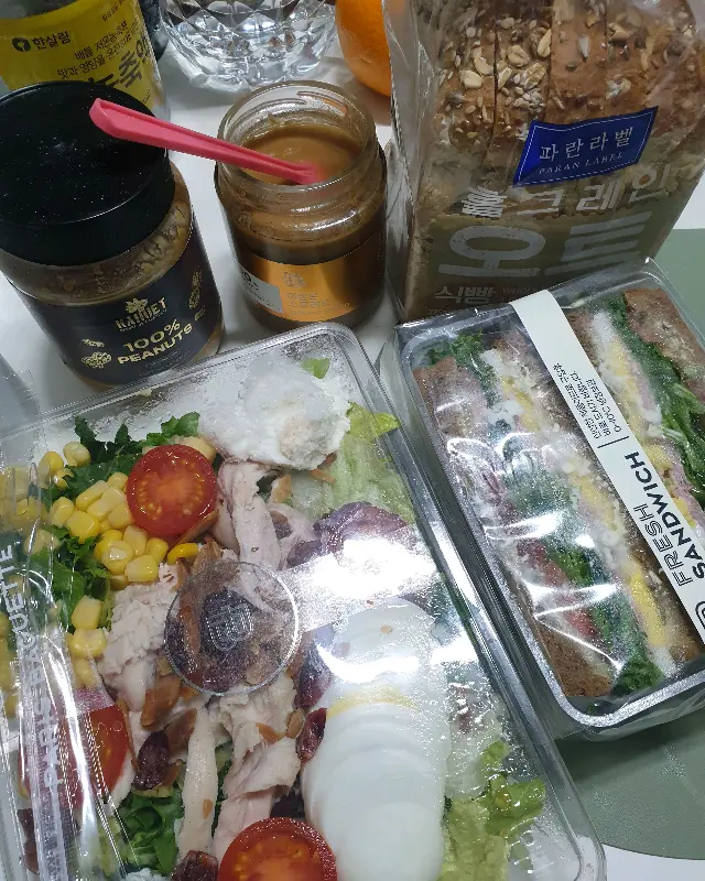 샐러드와 샌드위치