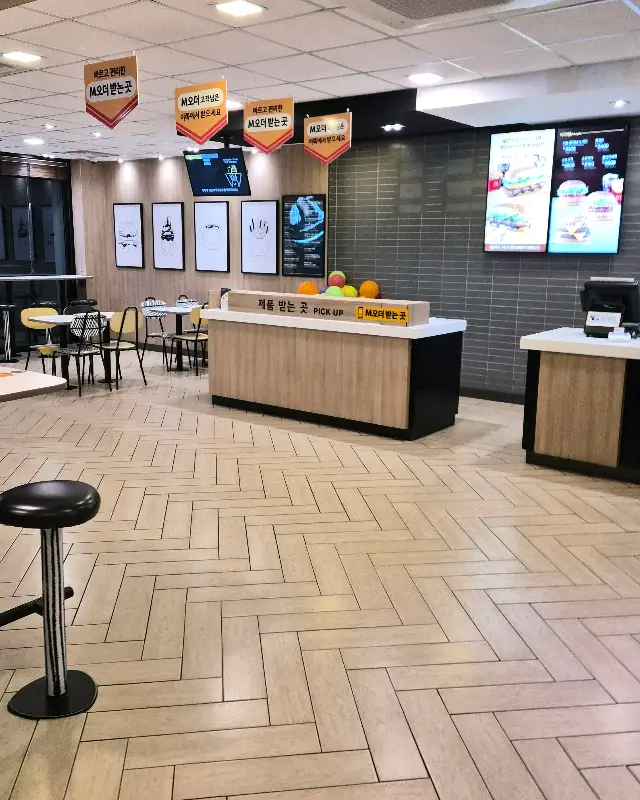 맥도날드 영천점 내부