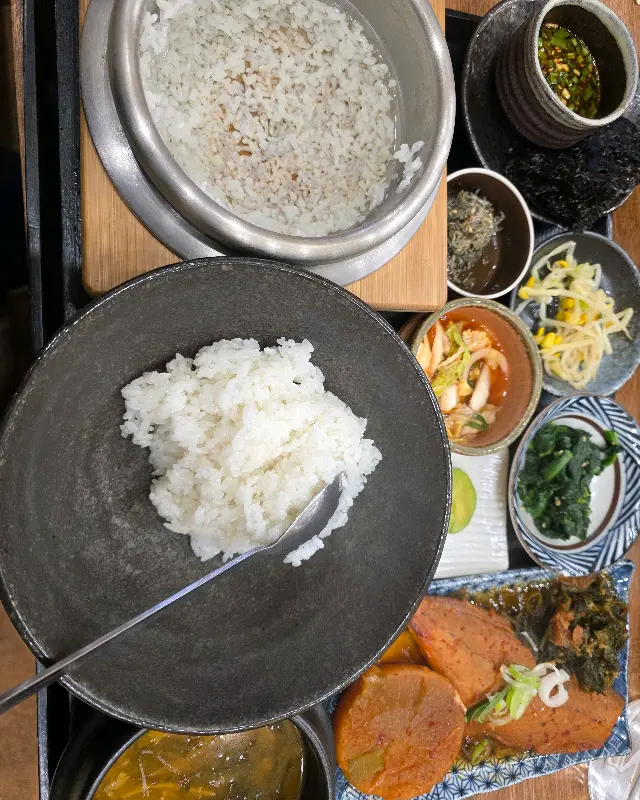 푸짐한 솥밥 한 상