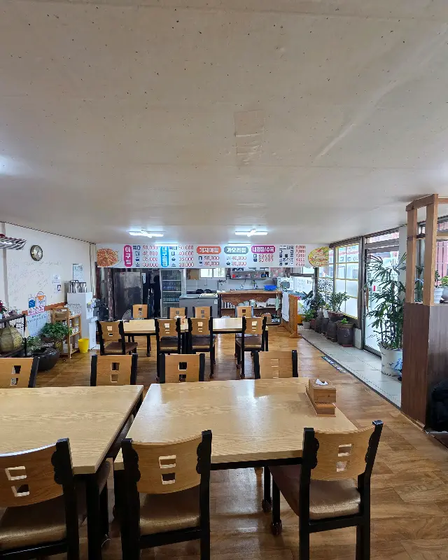 넓고 깔끔한 내부