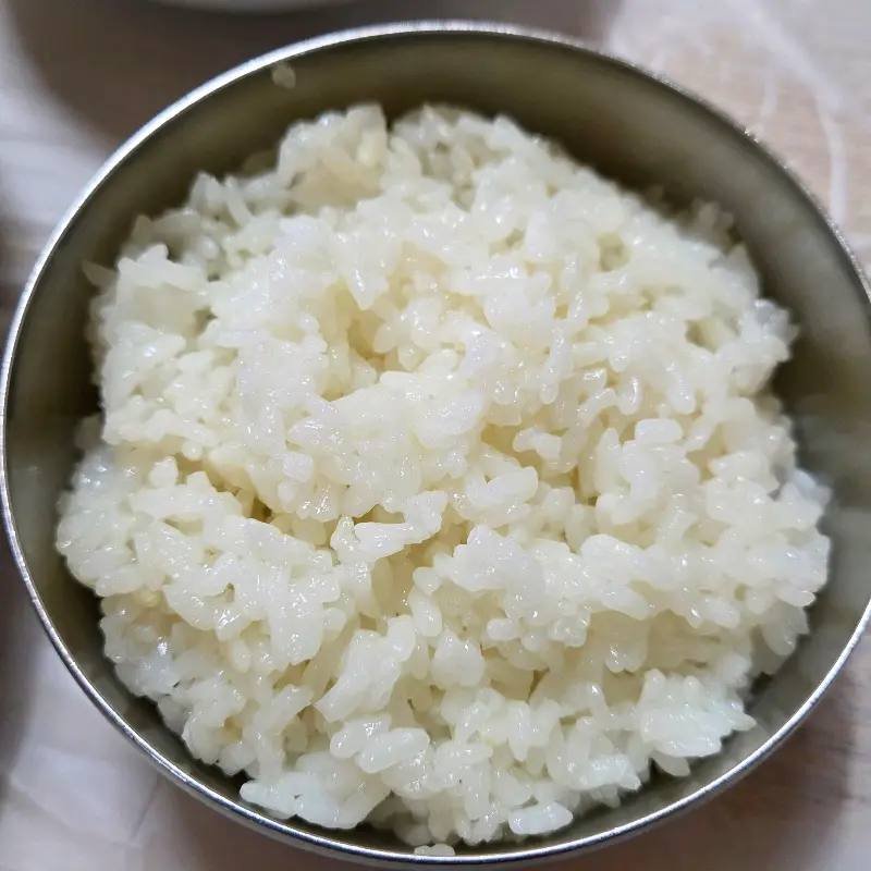 윤기가 흐르는 밥