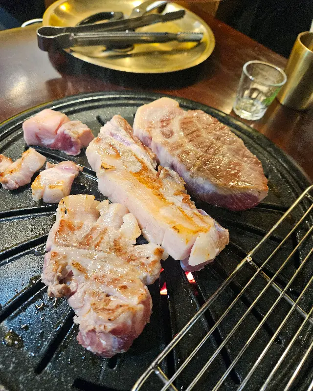 잘 익어가는 꽃삼겹살