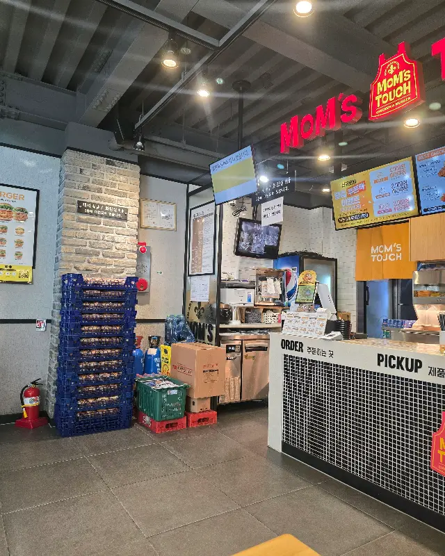 맘스터치 매장 전경
