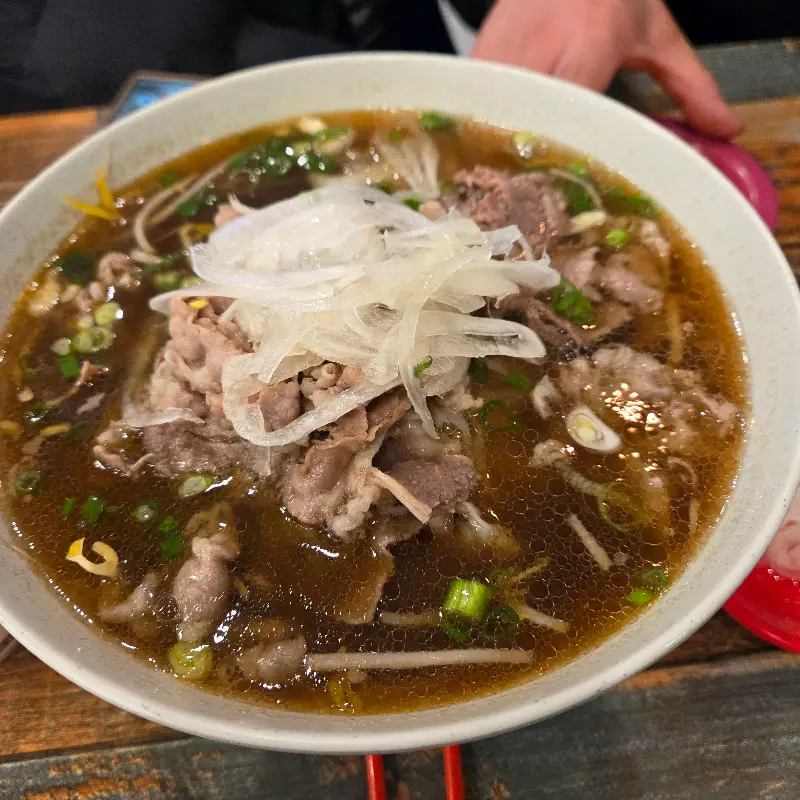 푸짐한 양지 고기가 인상적인 쌀국수