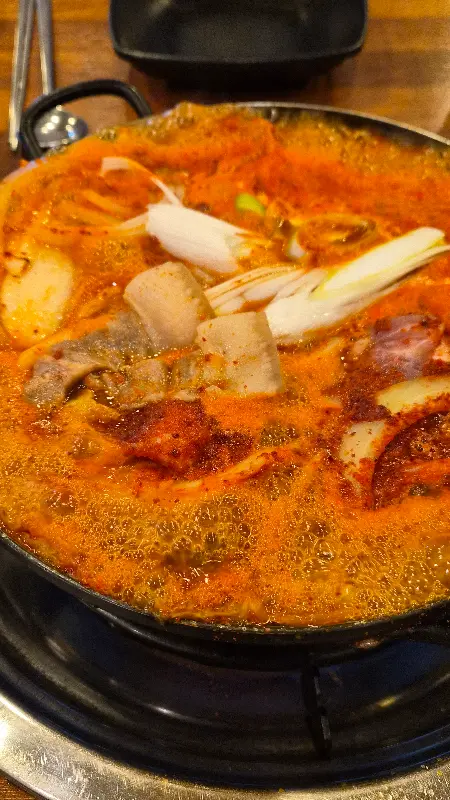 보글보글 끓고 있는 김치찌개