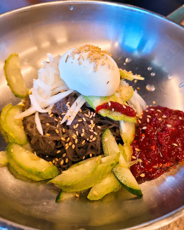 매콤달콤 비빔냉면
