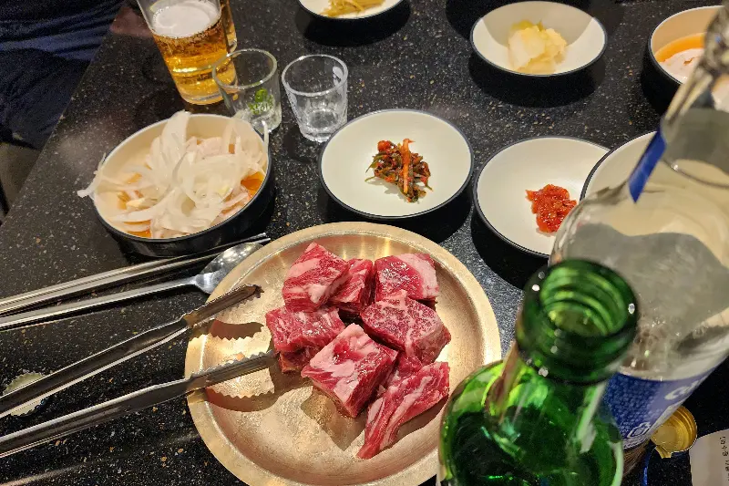 숯불에 구워 먹는 갈비살