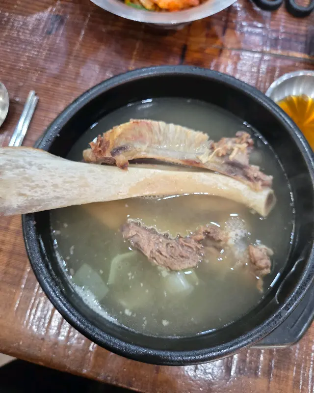 매콤한 양념이 입맛을 돋우는 매운 갈비찜