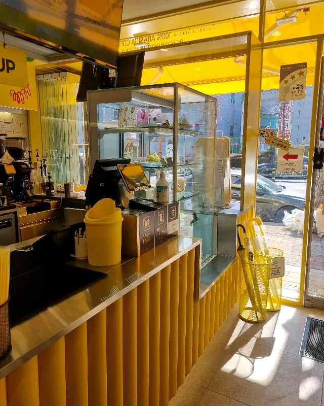 메가커피 내부 인테리어