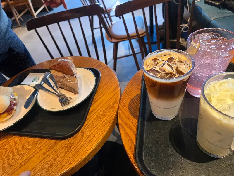 스타벅스 디저트와 음료