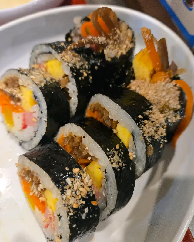 윤기가 흐르는 김밥