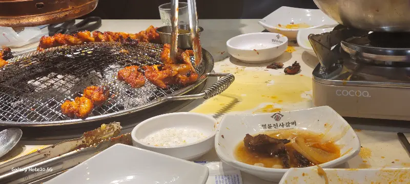 숯불에 구워먹는 돼지갈비