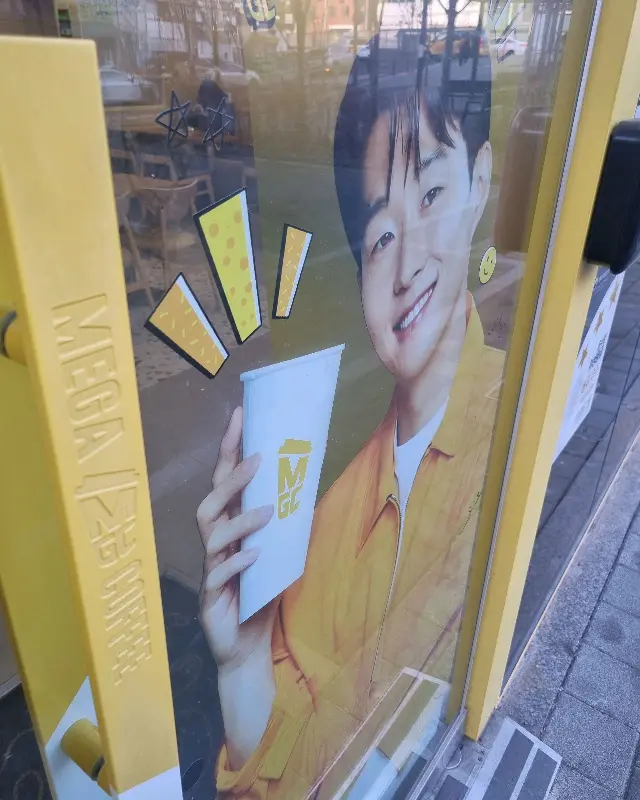 메가커피 매장 입구