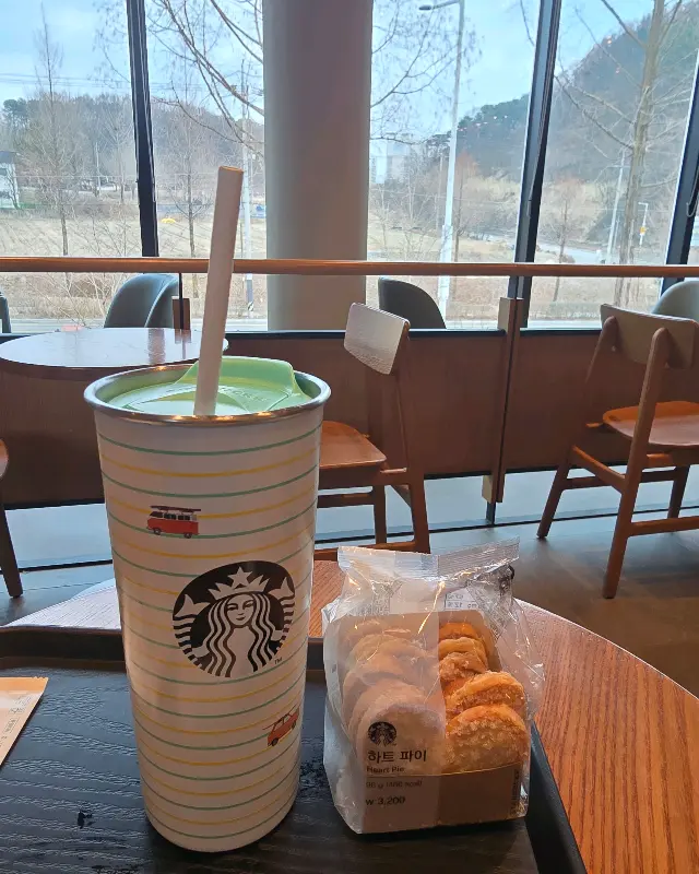 말차라떼와 파이