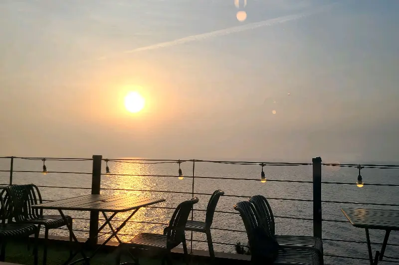 노을이 지는 바다 풍경