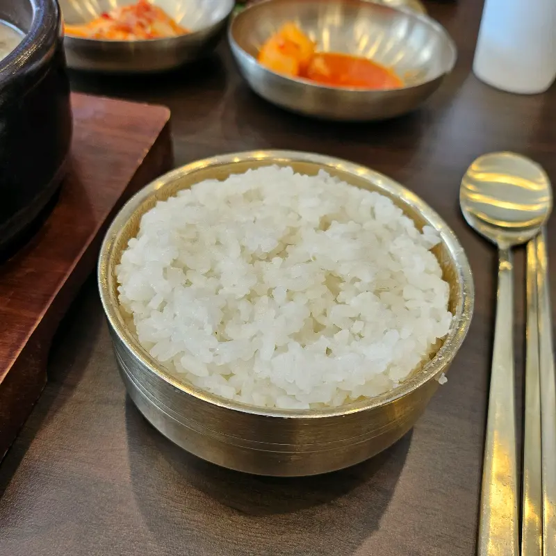 윤기가 자르르 흐르는 솥밥