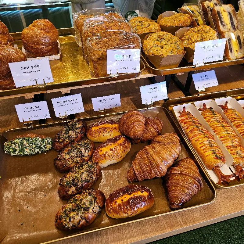 먹음직스러운 빵들의 모습