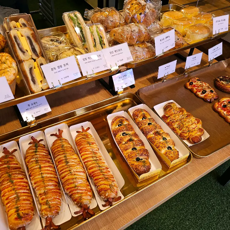 호랑제과의 다양한 빵들