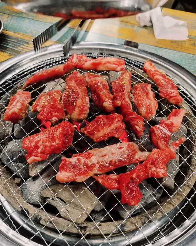숯불에 구워먹는 소갈비살