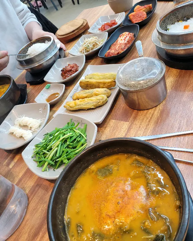 돌솥밥과 추어탕의 조화